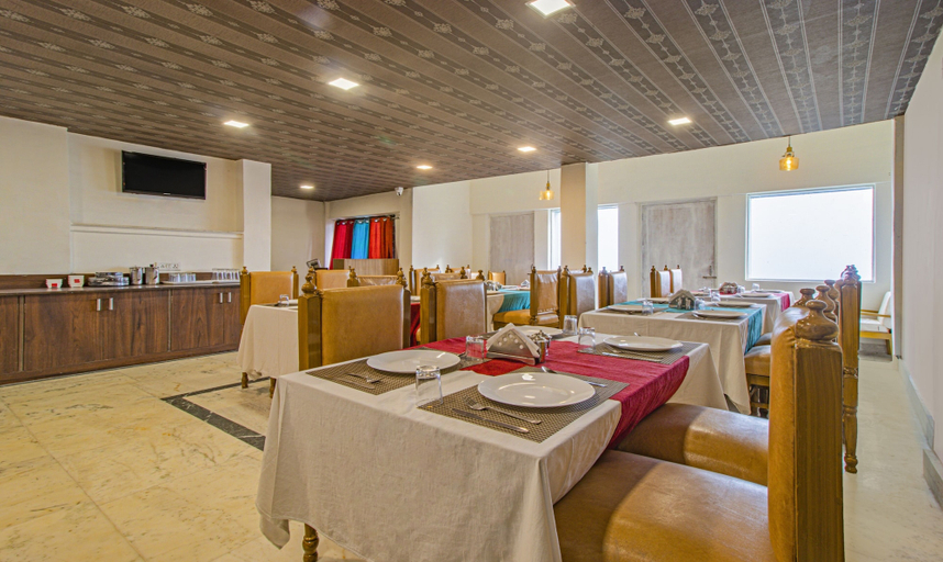 Food & Drinks 5, Treebo Raj Mall Road, Dehradun