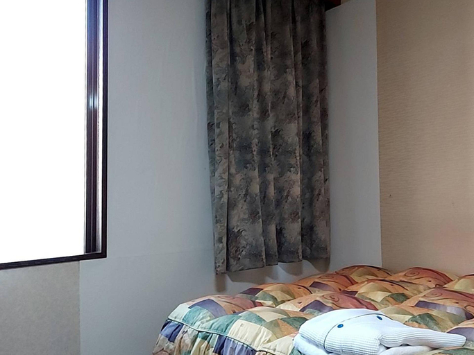 Bedroom 5, minutes walk from JR Mihara Station "Nice Inn Mi, Mihara