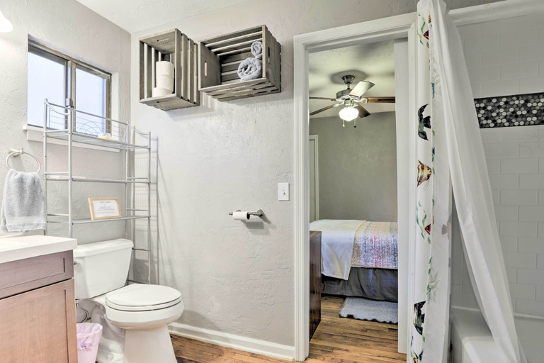 Bathroom 3, Waterfront Sopchoppy Hideaway w/ 2 Kayaks!, Wakulla