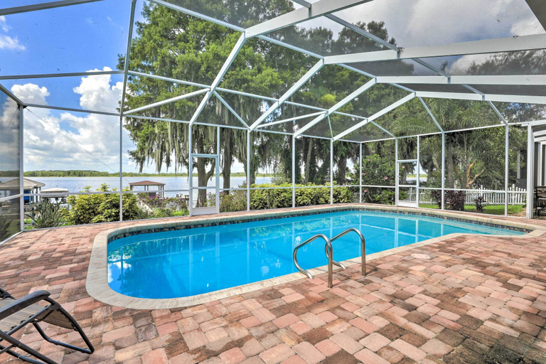 Sport & Beauty 1, Waterfront Winter Haven Home With Dock & Hot Tub!, Polk
