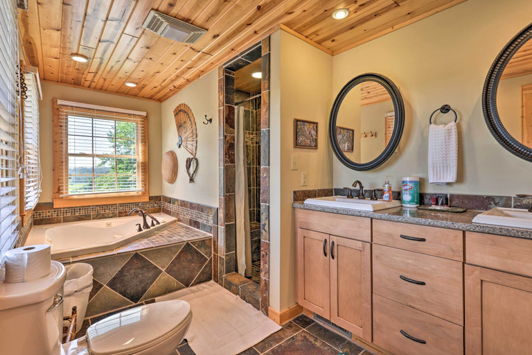 Bathroom 2, Blue Ridge Parkway House w/ Mountain Scenery!, Alleghany