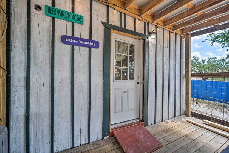 Exterior & Views 2, Pet-friendly Harper Farmhouse w/ Large Deck!, Gillespie