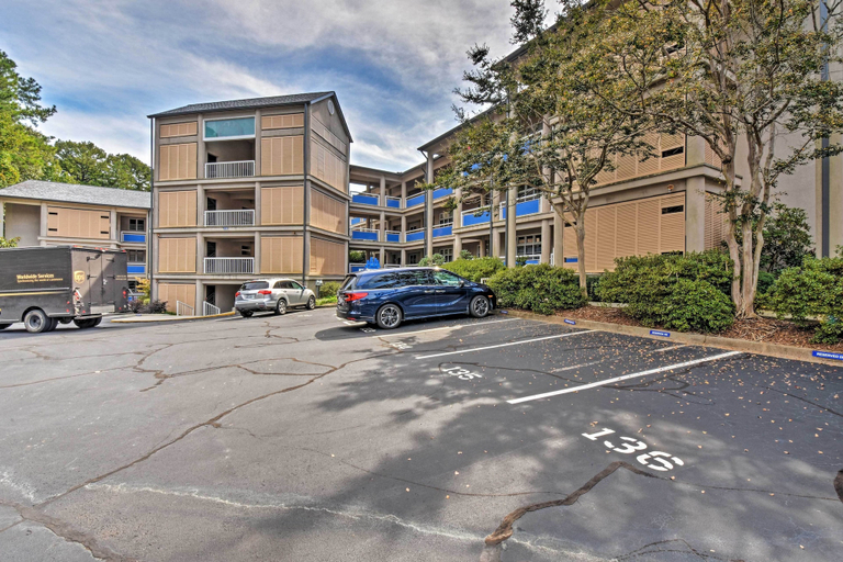 Exterior & Views, Lake Keowee Condo w/ Balcony & Community Perks, Oconee
