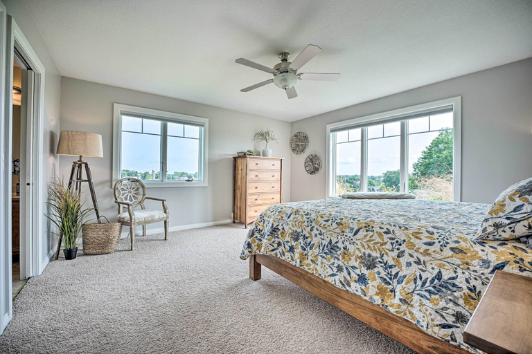Bedroom 2, Blue Birds Perch: Stunning Home on Private Hilltop, LaGrange