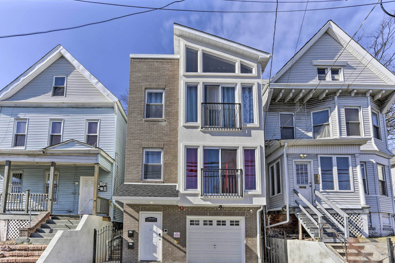 Exterior & Views 1, Newark Apt ~ 5 Mi to Museums & Art Centers!, Newark