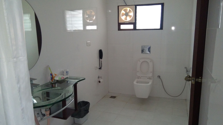 Bathroom 4, Thappa Gardens Resort, Sivaganga