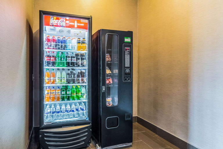 Food & Drinks 5, Quality Inn & Suites Salem near I-57, Marion