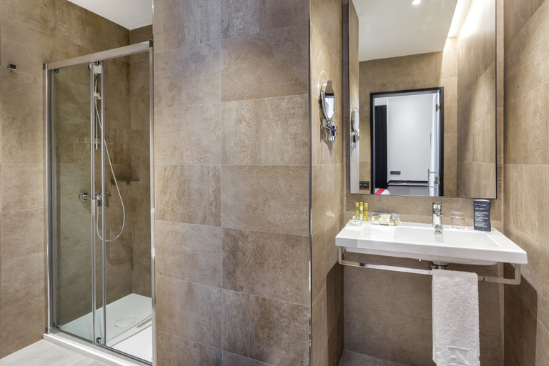 Bathroom 4, Eurostars Azahar Hotel, Córdoba