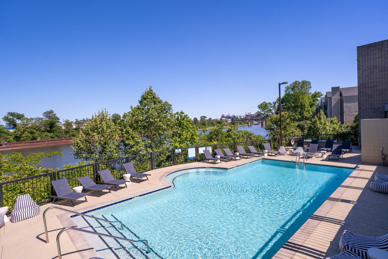 Sport & Beauty, Riverfront Retreat, Davidson