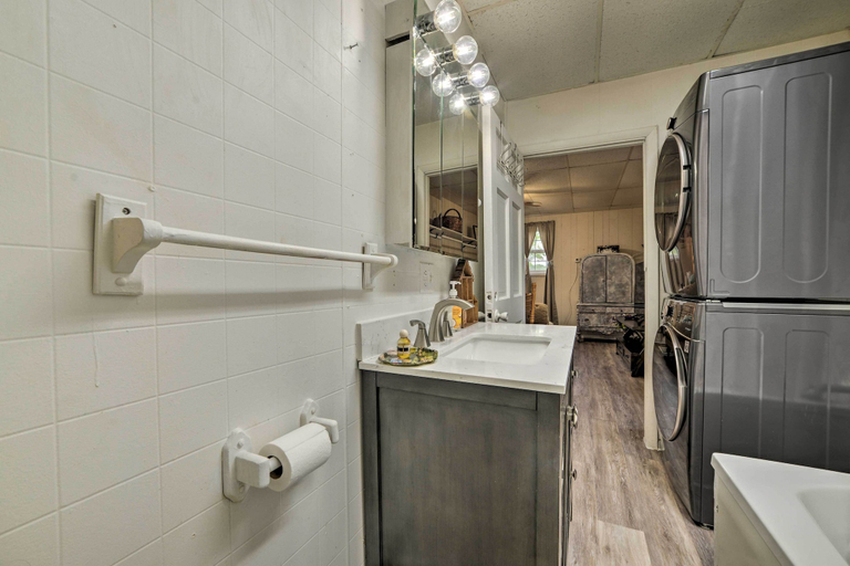 Bathroom 3, Serene McEwen Cottage ~ 2 Mi to Golf Course!, Humphreys