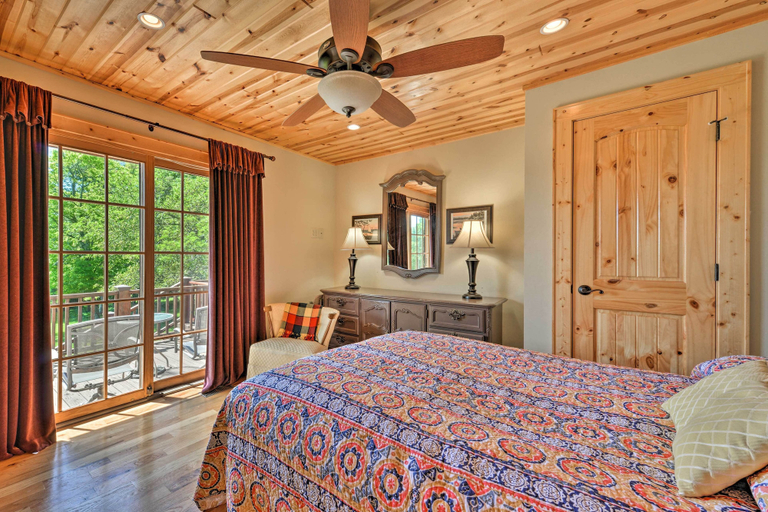Bedroom 1, Blue Ridge Parkway House w/ Mountain Scenery!, Alleghany