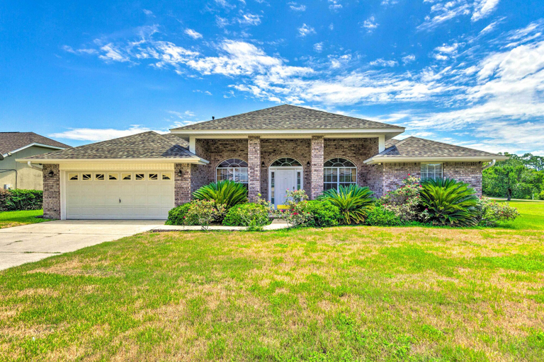 Exterior & Views 1, Waterfront Pensacola Home w/ Florida Room!, Escambia