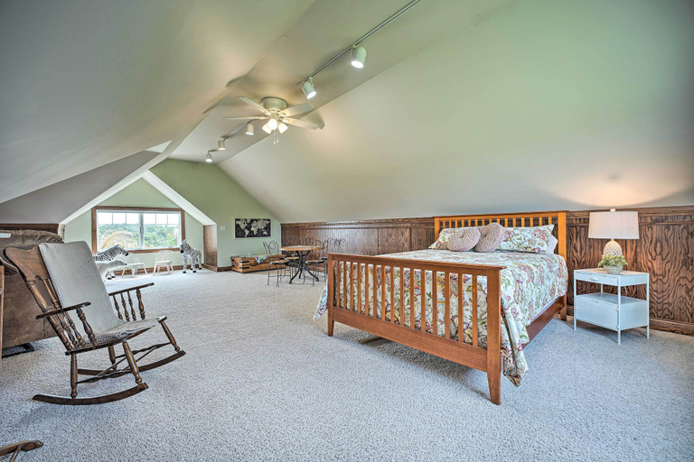 Others 5, Blue Birds Perch: Stunning Home on Private Hilltop, LaGrange