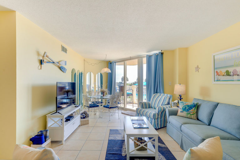 Others 1, North Carolina Escape w/ Balcony & Pool Access!, Onslow