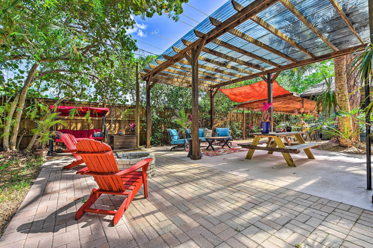 Others 1, Oasis w/ 2 Stand-alone Casitas & Outdoor Bath, Sarasota