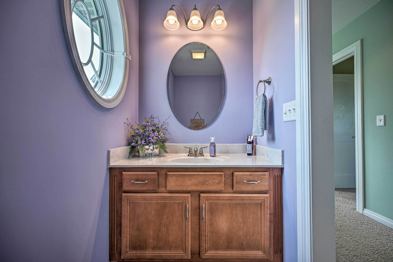 Bathroom 3, Blue Birds Perch: Stunning Home on Private Hilltop, LaGrange