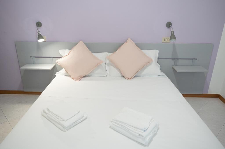 Bedroom 4, The Sea Hotel B&B, Rimini