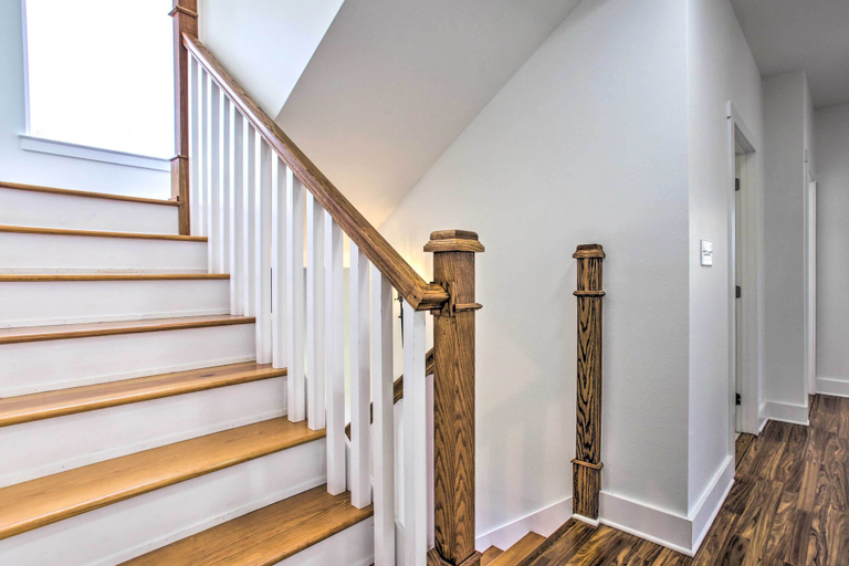 Others 5, Waveland Abode w/ Patio, Walk to Beach!, Hancock