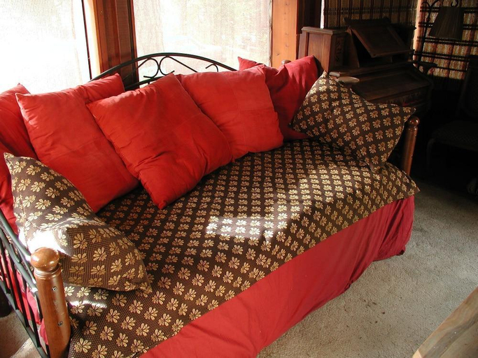 Bedroom 2, Always Inn Idyllwild Vacation Cottages, Riverside