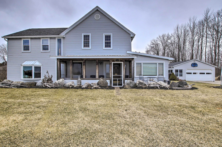 Exterior & Views 1, Spacious Sheboygan Home w/ Grill & Fire Pit!, Sheboygan