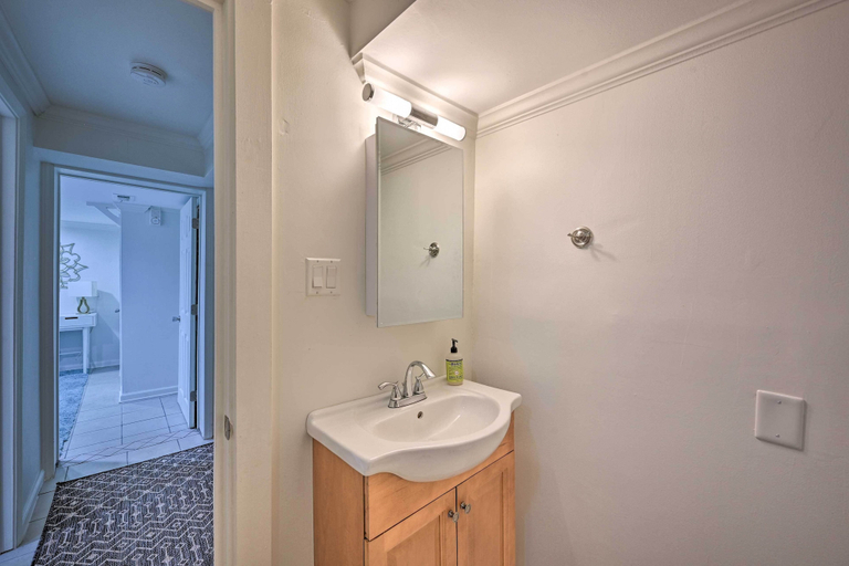 Bathroom 4, Chic House w/ Private Dock on Lake Hartwell!, Anderson