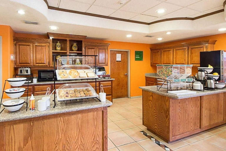 Food & Drinks 5, Shary Inn and Suites, Hidalgo