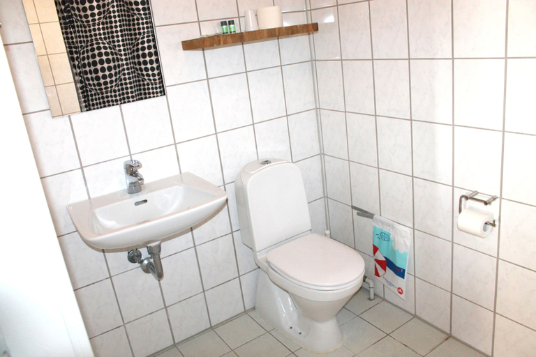 Bathroom 5, Hotel Medio, Fredericia