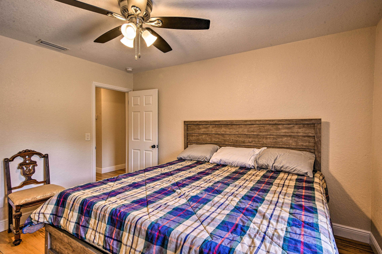 Bedroom 3, Waterfront Winter Haven Home With Dock & Hot Tub!, Polk