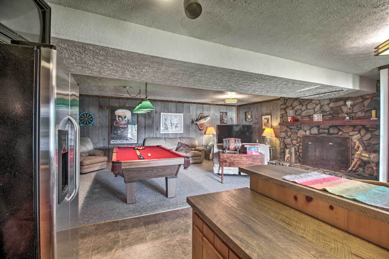 Food & Drinks 5, Smith Mountain Lake Retreat w/ Private Beach!, Bedford