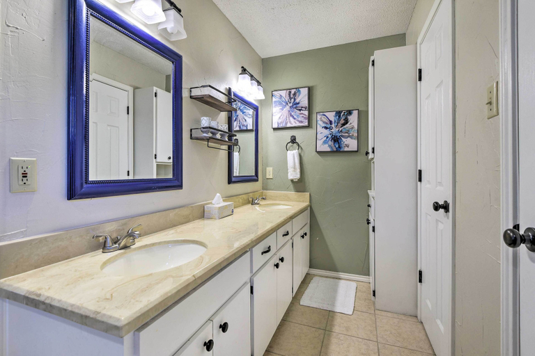 Bathroom 3, Granbury Home w/ Lake Granbury Access + Dock!, Hood