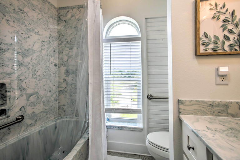 Bathroom 4, Waveland Abode w/ Patio, Walk to Beach!, Hancock