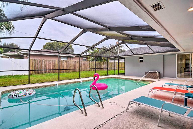 Sport & Beauty 1, Updated Largo Getaway w/ Private Pool & Lanai!, Pinellas
