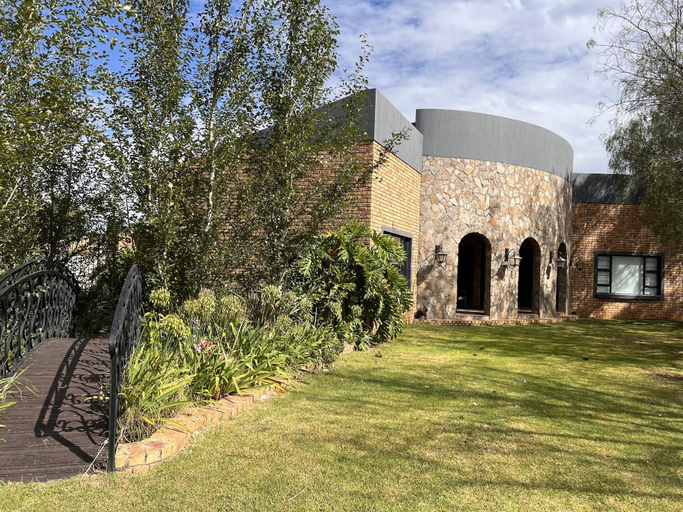 Exterior & Views 2, Swan Lake Suites, Ekurhuleni