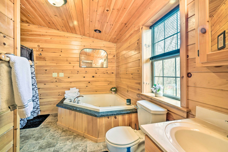 Bathroom 4, Cozy Cabin in Parsons: Hike, Fish & Explore!, Tucker