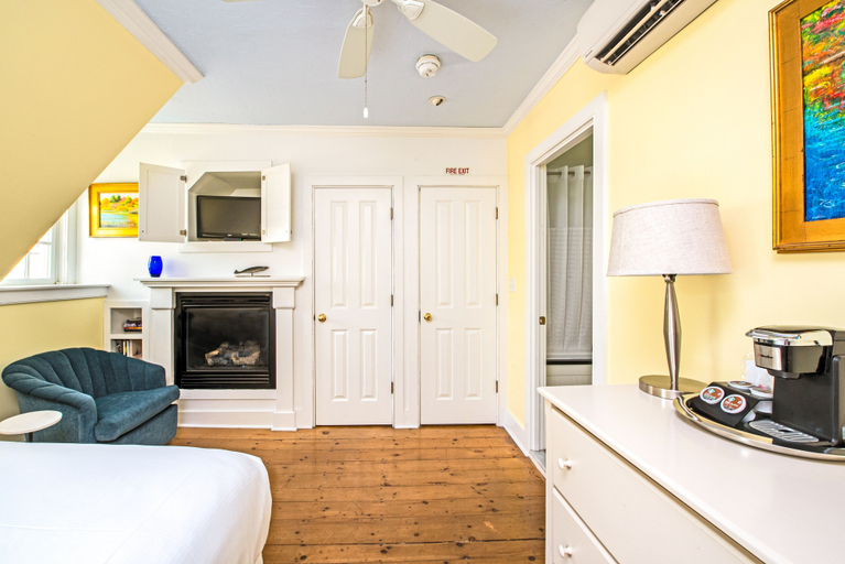 Others 5, Admirals Landing - Adults Only, Barnstable