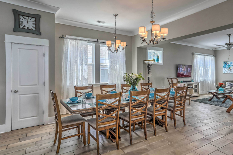 Food & Drinks, 1 Block to Beach! Breezy Myrtle Beach Getaway, Horry