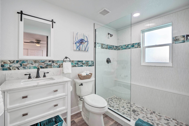 Bathroom 4, Riverfront Home w/ Putting Green & Boat Dock!, Pasco