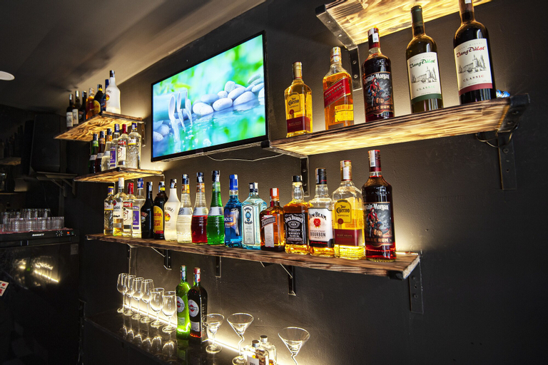 Food & Drinks 19