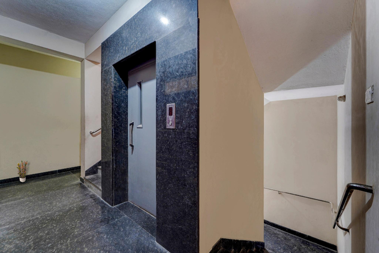 Public Area 2, Hotel O Senthamizh Residency, Kancheepuram