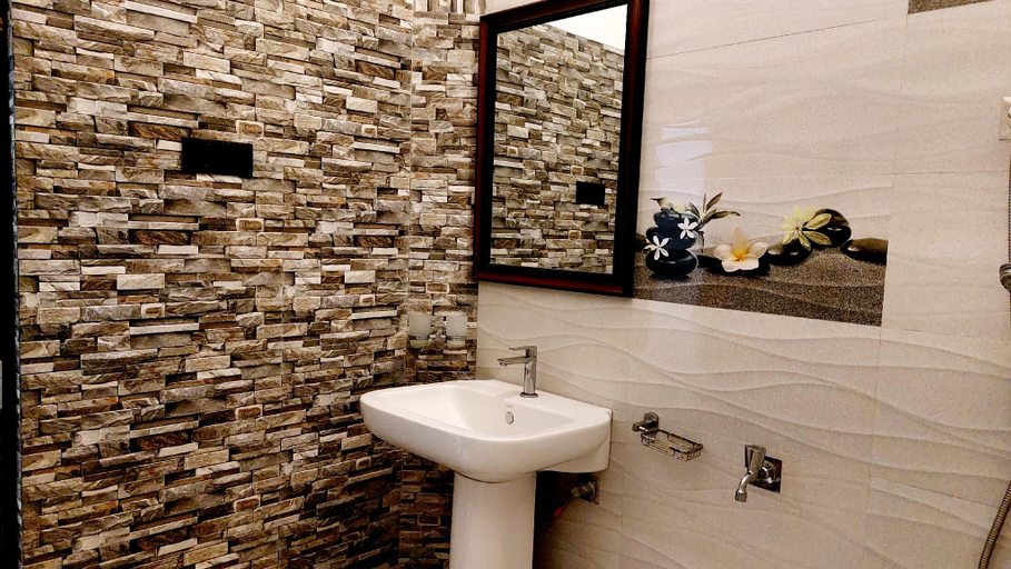 Bathroom 4, Niro Home Kamburugamuwa , Weligama