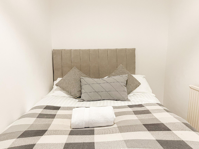 Bedroom 2, Attractive 3 Bed Apartment, Glasgow