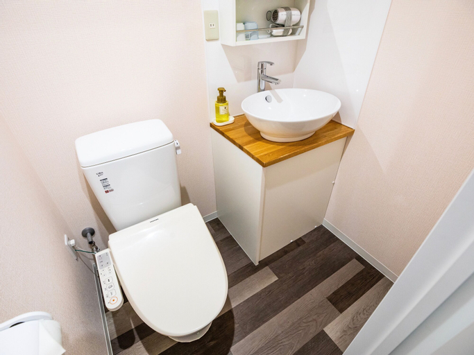 Bathroom 13