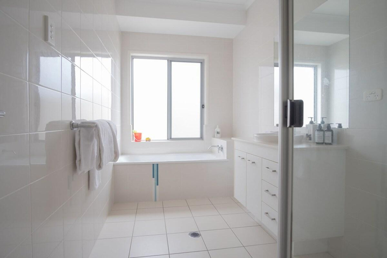 Bathroom 3, Golden Beach Family Home with Pool, Caloundra - Caloundra S.