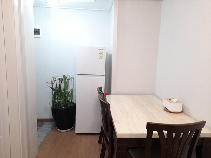 Others 4, Syun's Nest 102 (Self quarantine Possible), Yongsan