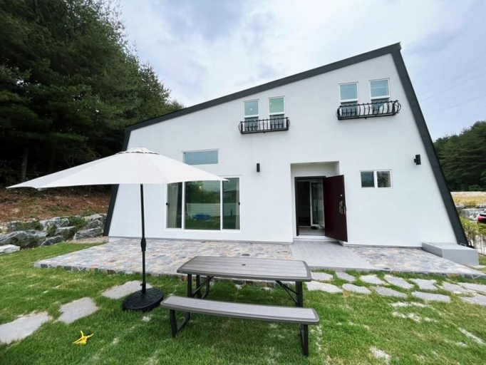 Exterior & Views 5, Gangneung Peach 203 Pension, Gangneung
