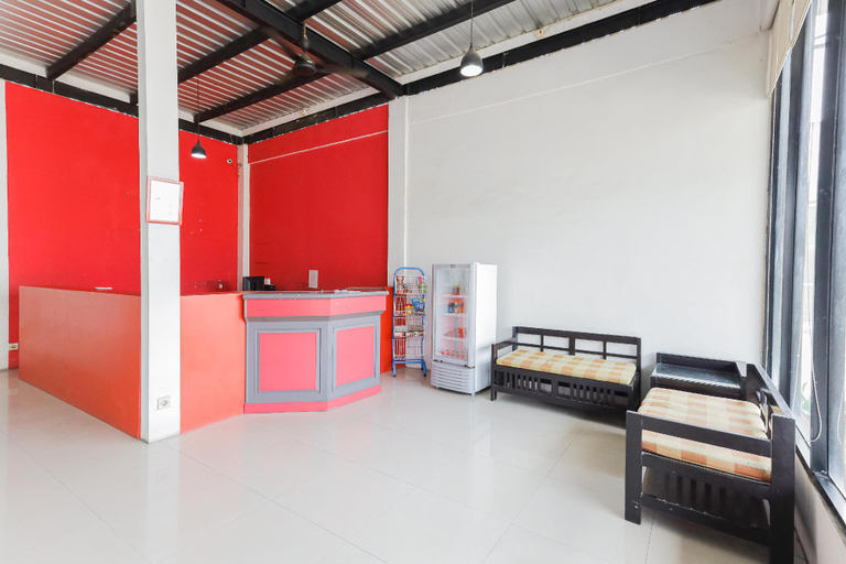 Others 4, RedDoorz @ Bypass Town Square Mojokerto, Mojokerto
