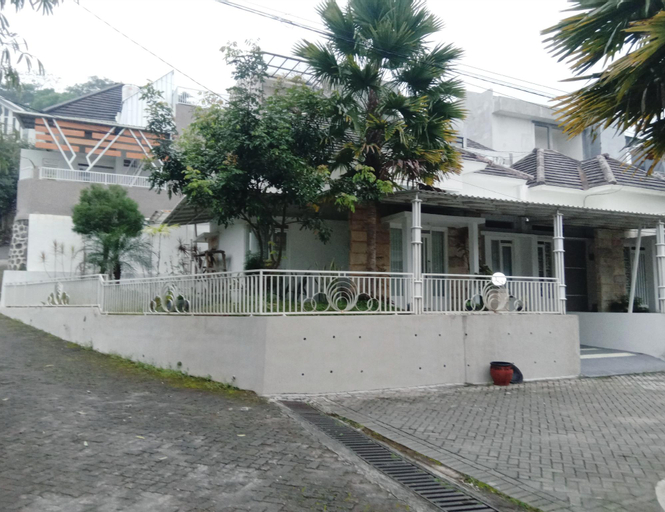 Emerald G1, Malang
