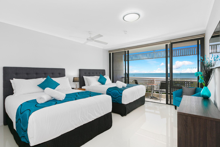 Bedroom 3, Cairns Luxury Seafront Apartment, Cairns