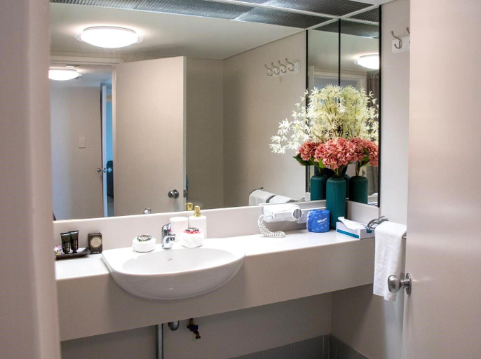Bathroom, Cairns Luxury Waterview Apartment, Cairns