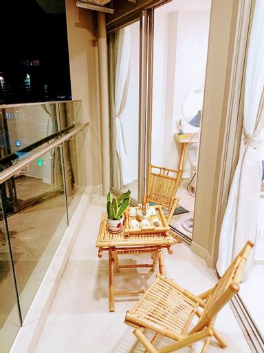 Exterior & Views 15